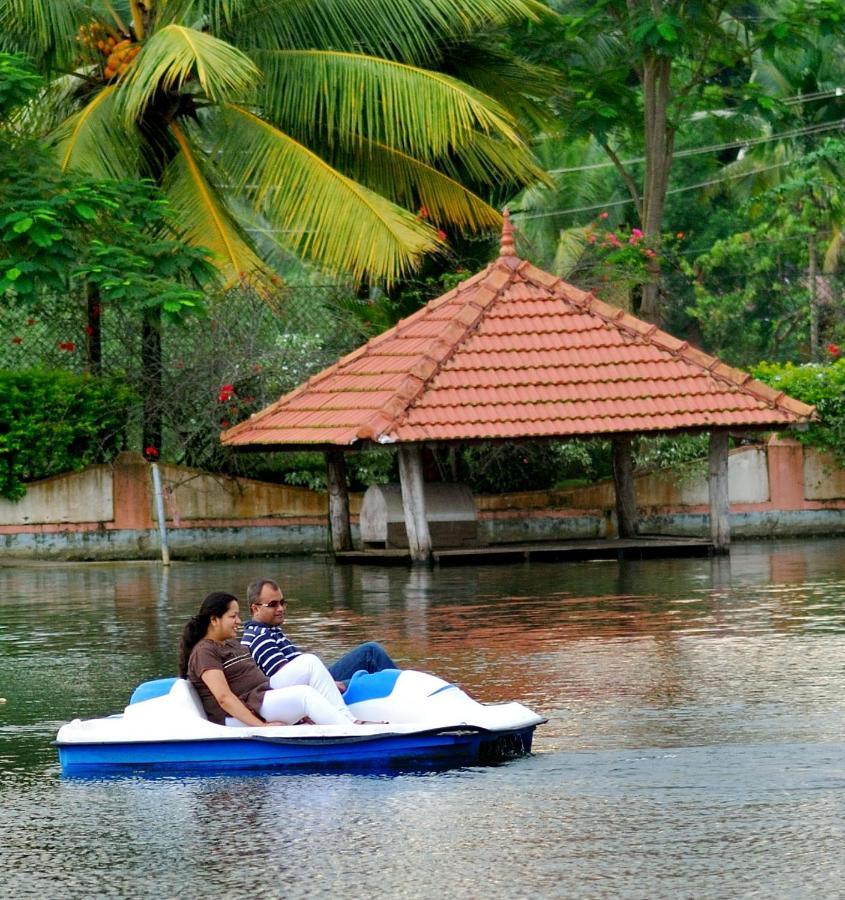 Sterling Lake Palace Alleppey Alappuzha Buitenkant foto
